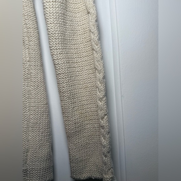 Max Studio Girls Beige Gold 3 Button Faux Fur Collar Swing Sweater Bows Size 7/8 - Picture 8 of 9